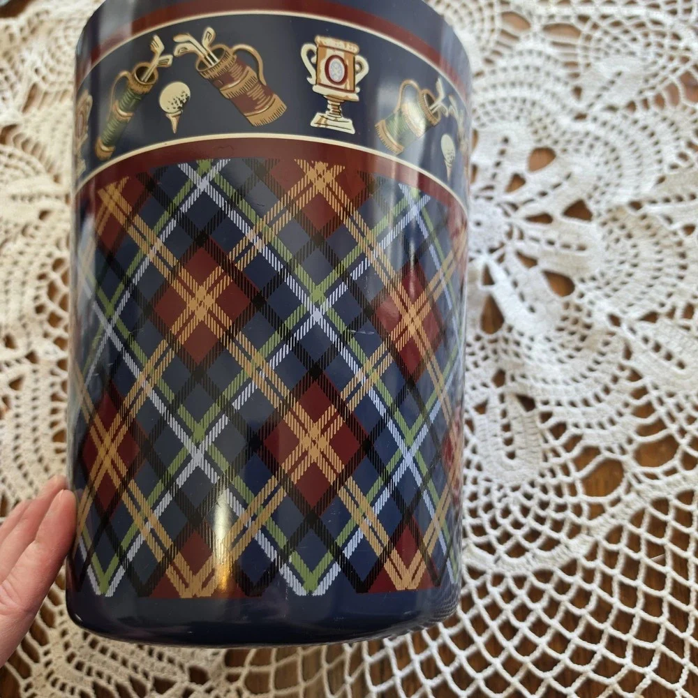 Vintage golf-themed wastebasket tartan plaid pattern Plastic Trashcan